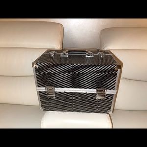 Make up organizer with key